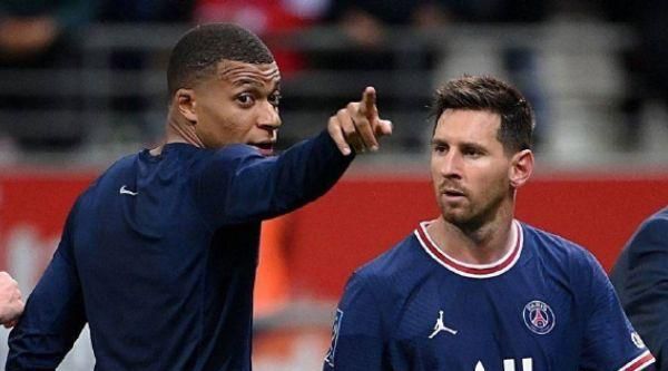 在海滩上的两个人