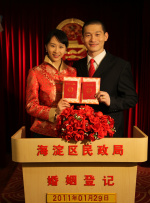 瞒着丈夫偷偷地去约会